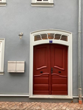 Altstadtwohnung mit Flair, 2 Zimmer, Küche, Bad, Kamin, 50 qm